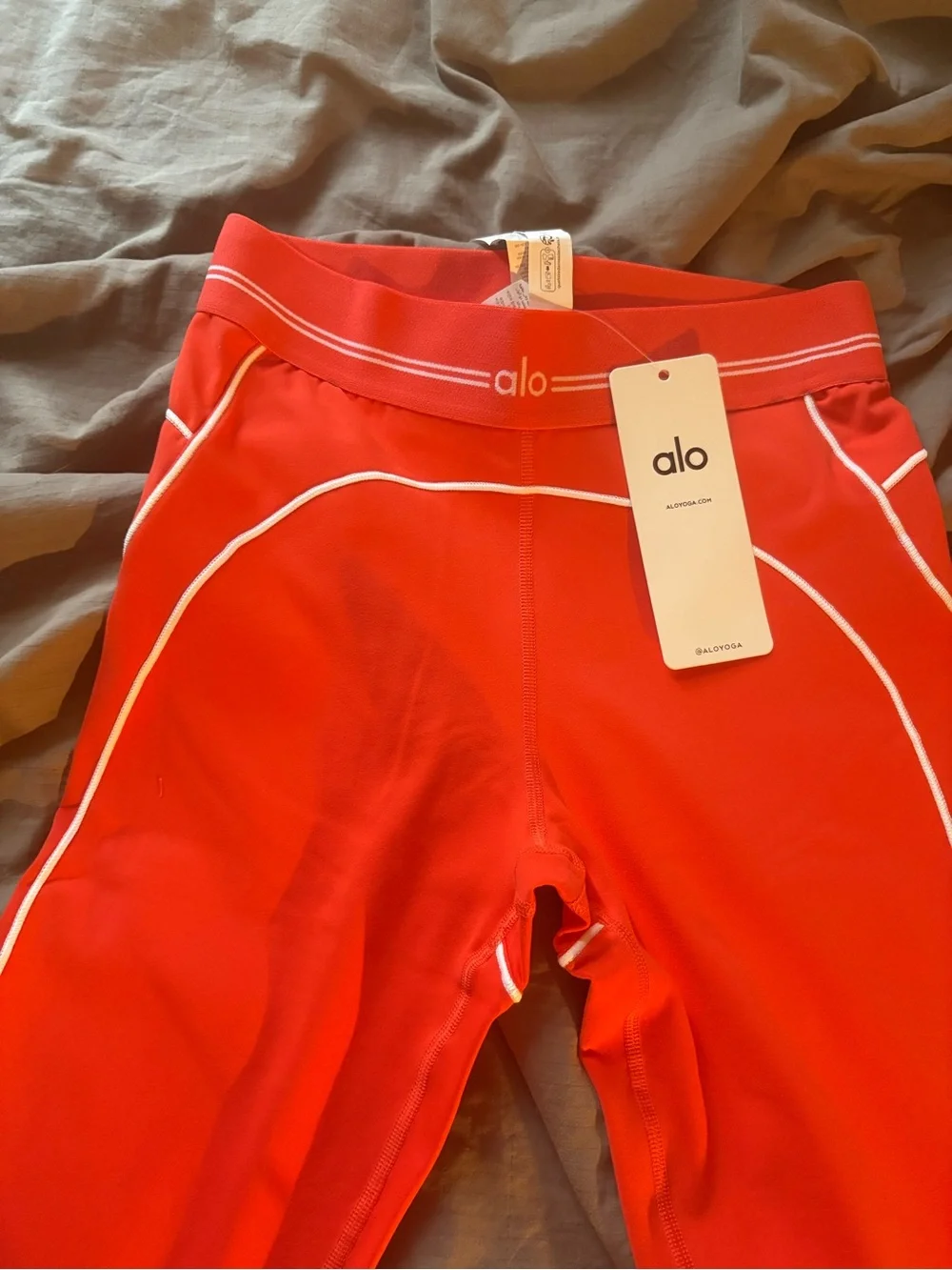 ALO Yoga Red Airbrush Leggings with White Piping size Medium BRAND NEW WITH TAGS